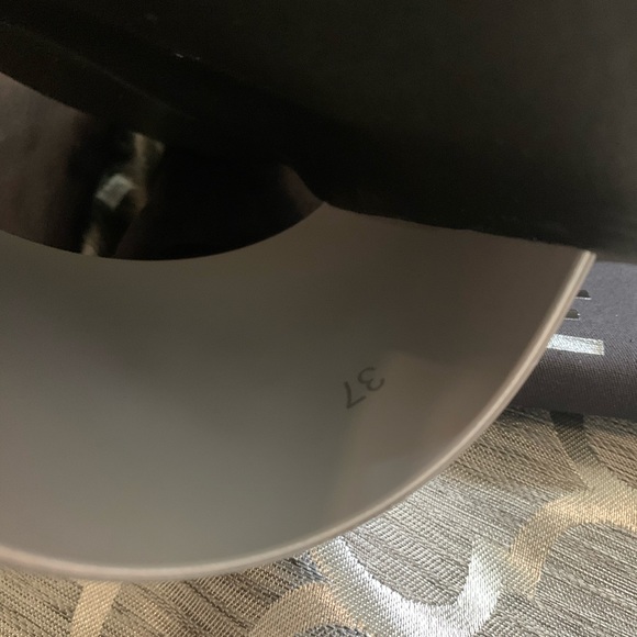 BRAND NEW GIVENCHY SLIDES (Never Worn) Size 7 - Picture 4 of 7